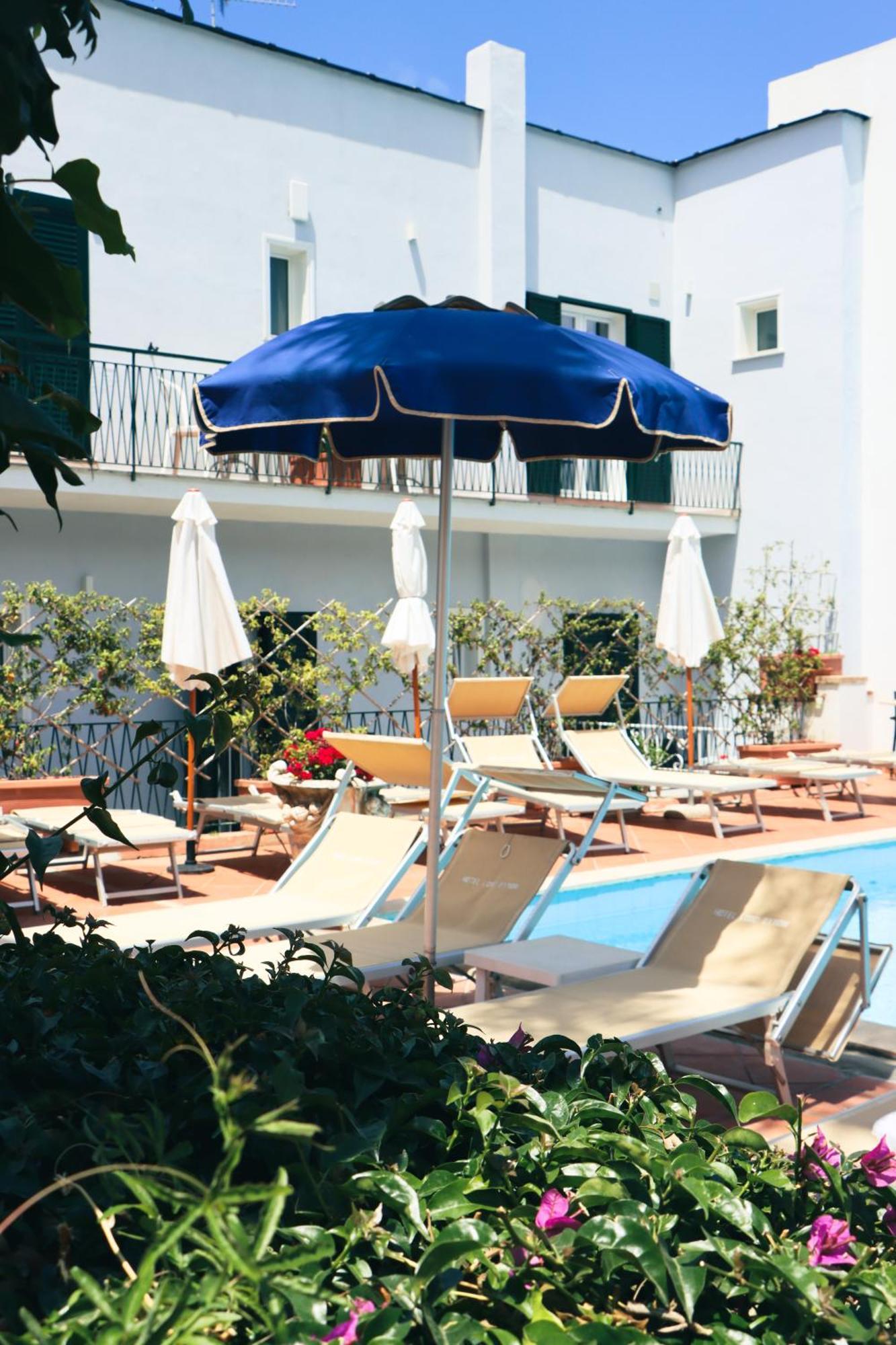 Hotel Lord Byron Форио Экстерьер фото